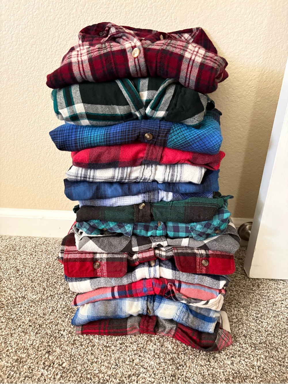 Lot of 15 American Eagle Outfitters Flannels Plaid Button-Down Shirts